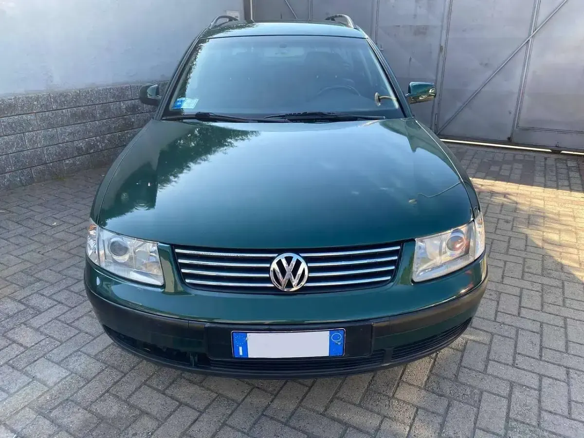 Usata VW Passat Highline 116 CV (85 kW) 2000 Verde Station wagon