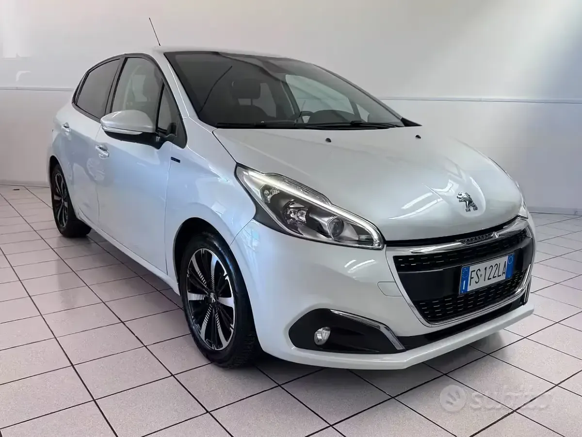 Usata Peugeot 208 Signature Sky 82 CV (60 kW) 2018 Bianco Utilitaria