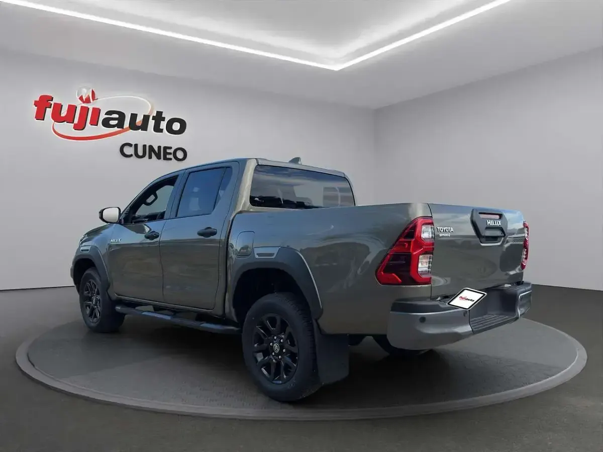 Nuova Toyota HiLux 204 CV (150 kW) 2026 Oxide bronze Pick-up