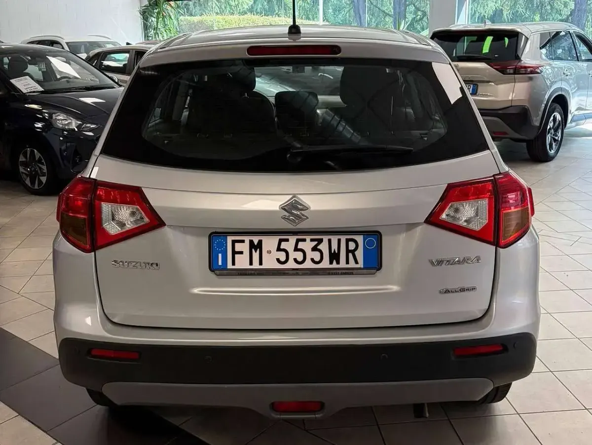 Usata Suzuki Vitara GL 120 CV (88 kW) 2018 Argento SUV