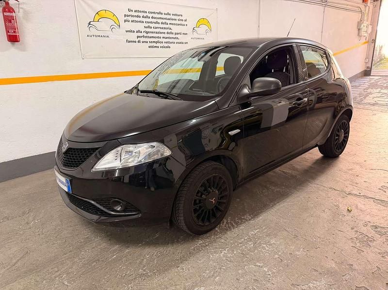 Usata Lancia Ypsilon 69 CV (50 kW) 2019 Nero Utilitaria