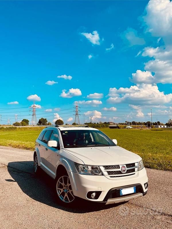 Bianco Usata 2016 Fiat Freemont Lounge SUV | 10.500 € (Buon prezzo) - Immagine 1/4