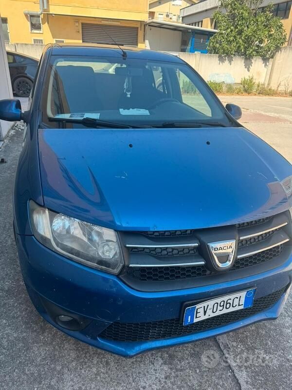Blu Usata 2014 Dacia Sandero Due volumi | 4000 € (Buon prezzo) - Immagine 1/2