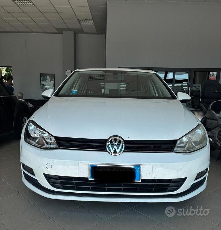 Bianco Usata 2014 VW Golf VII Comfortline Tre volumi | 7000 € (Buon prezzo) - Immagine 1/4