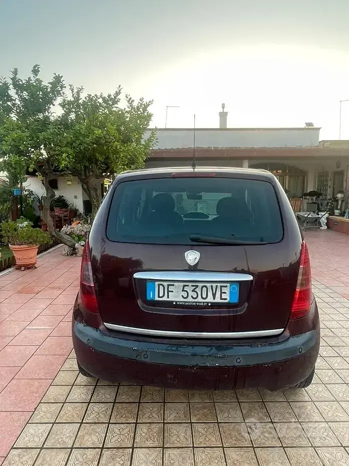 Usata Lancia Musa 101 CV (74 kW) 2006 Viola Monovolume