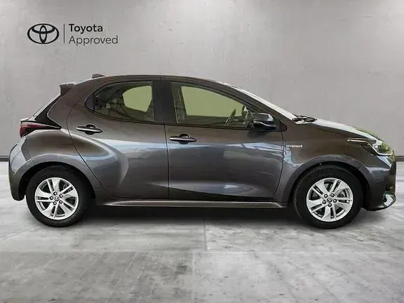Usata Toyota Yaris Business Edition 91 CV (66 kW) 2021 Dark grey met Utilitaria