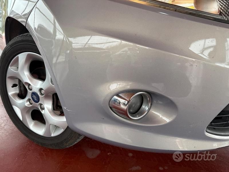Usata Ford Fiesta 70 CV (51 kW) 2011 Grigio Utilitaria