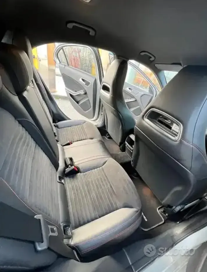 Usata Mercedes A200 136 CV (100 kW) 2014 Grigio Utilitaria