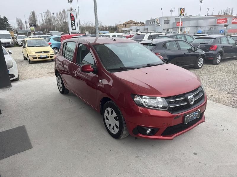 Usata Dacia Sandero Ambiance 75 CV (55 kW) 2015 Rosso Berlina
