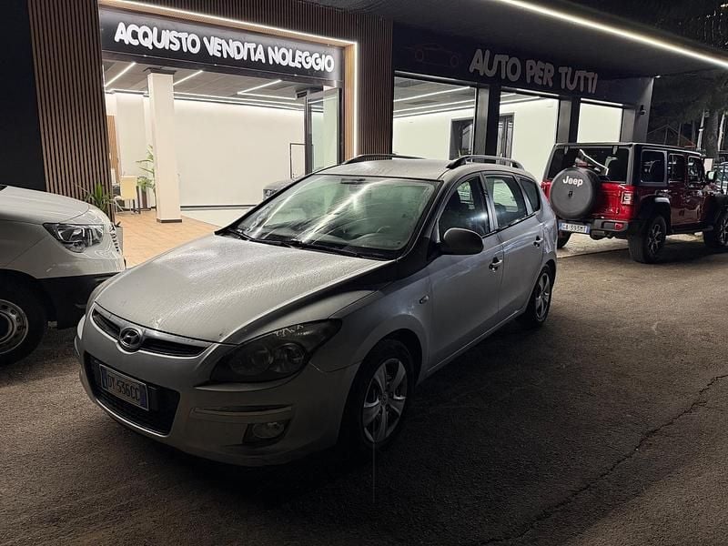 Argento Usata 2010 Hyundai i30 Active Station wagon | 1900 € (Buon prezzo) - Immagine 1/4