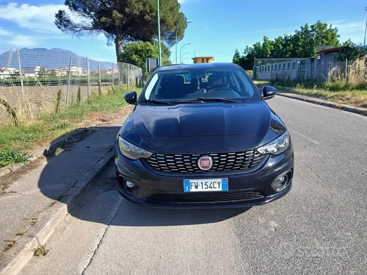 Usata Fiat Tipo Lounge 95 CV (69 kW) 2019 Nero Berlina