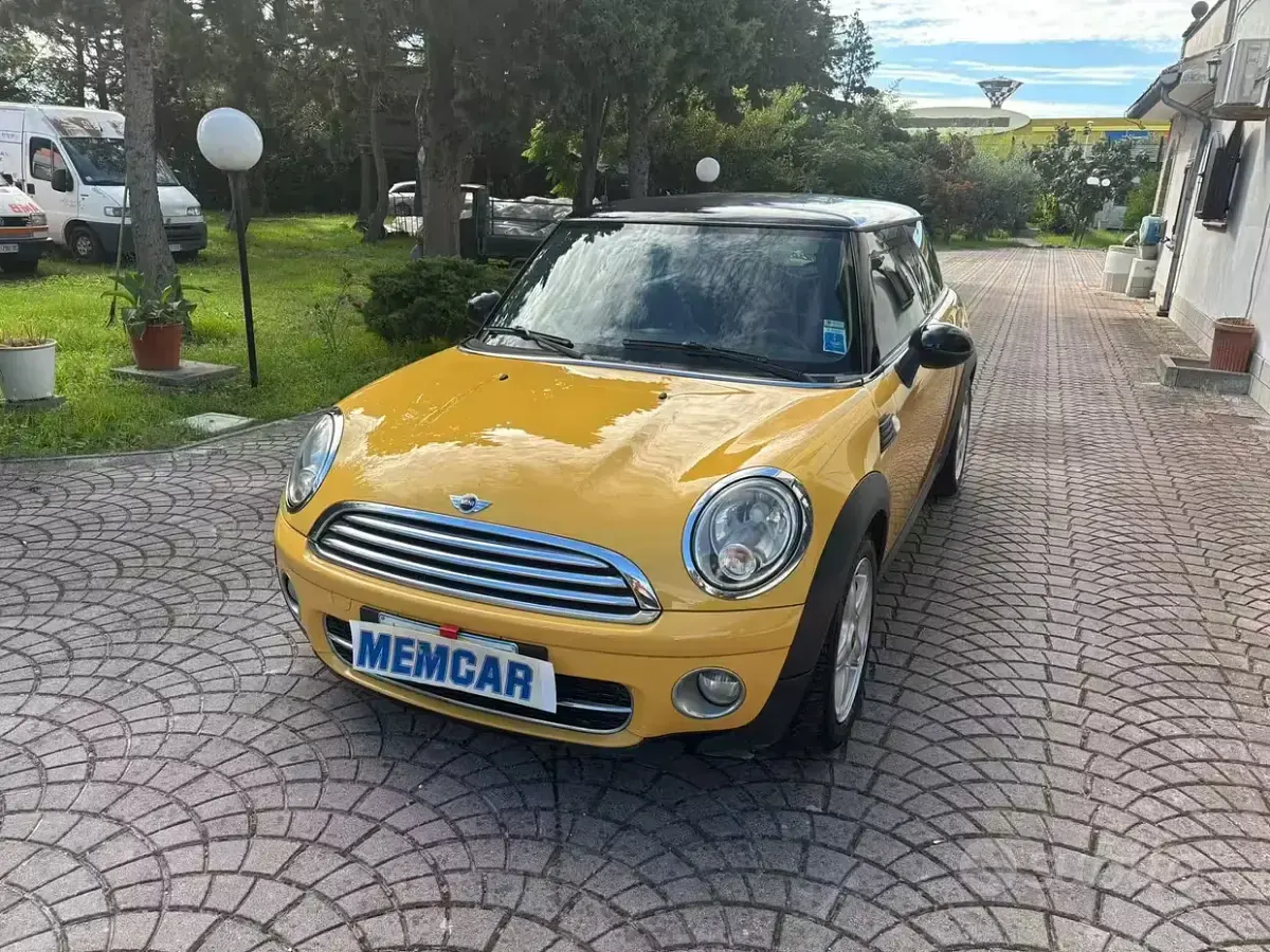 Usata Mini Cooper 109 CV (80 kW) 2010 Giallo Utilitaria