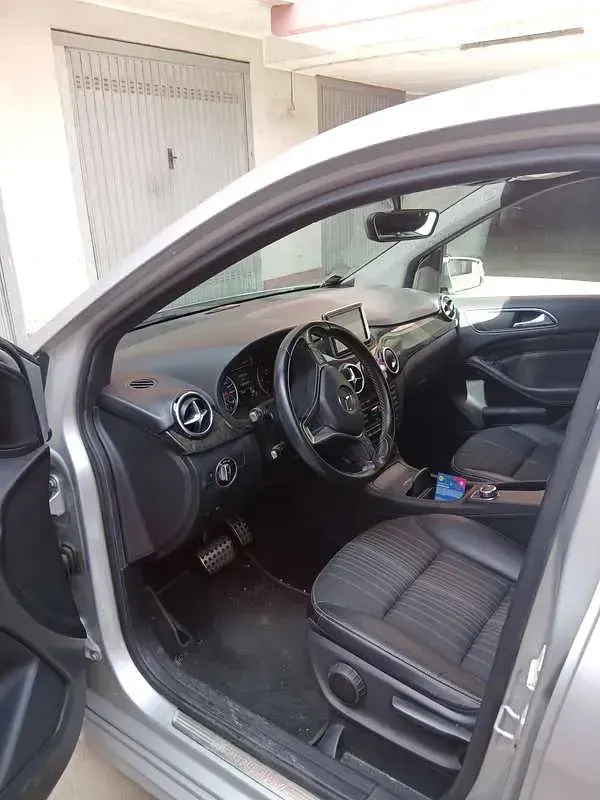 Usata Mercedes B200 Premium 136 CV (100 kW) 2012 Argento Utilitaria