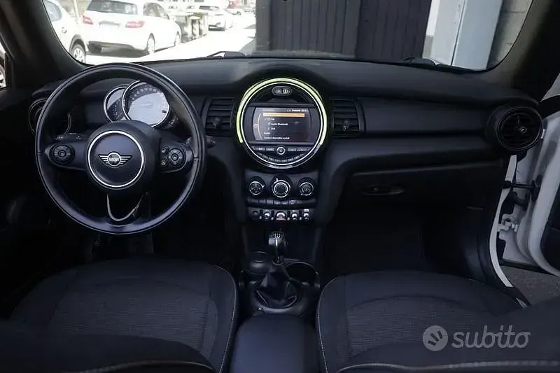 Usata Mini One Cabriolet Hype 102 CV (75 kW) 2019 Beige Cabrio