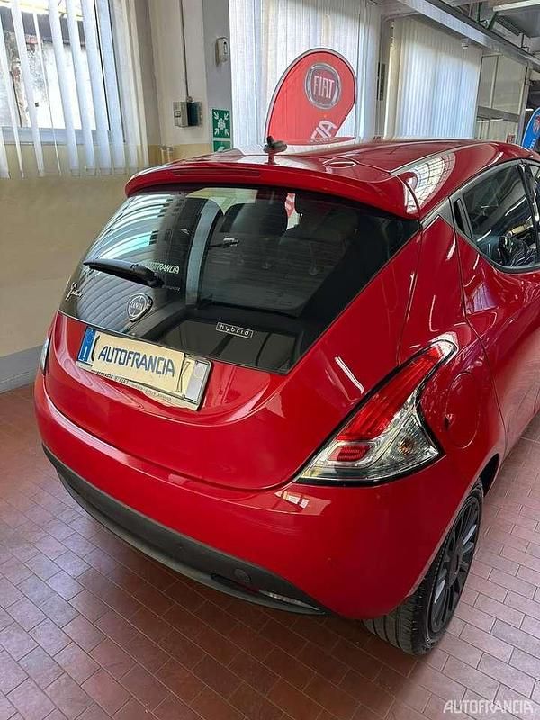 Usata Lancia Ypsilon Silver 69 CV (50 kW) 2020 Rosso Utilitaria