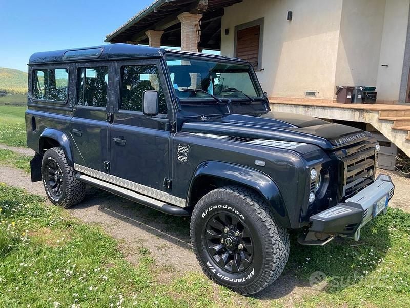Usata Land Rover Defender 122 CV (89 kW) 2011 Marrone SUV