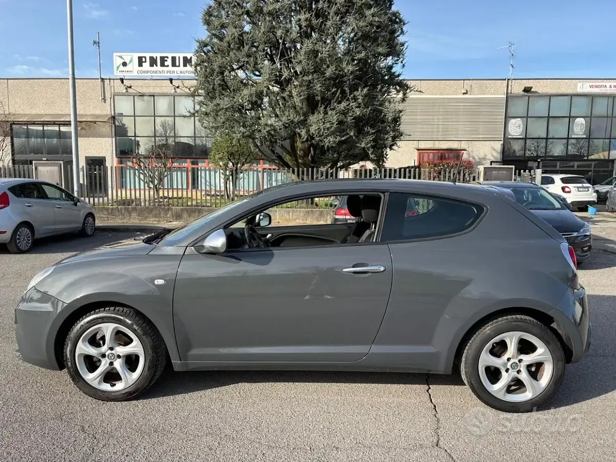 Gebraucht Alfa Romeo MiTo 77 PS (56 kW) 2018 Grau Kleinwagen