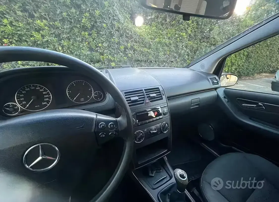 Usata Mercedes A180 Elegance 109 CV (80 kW) 2007 Grigio Monovolume