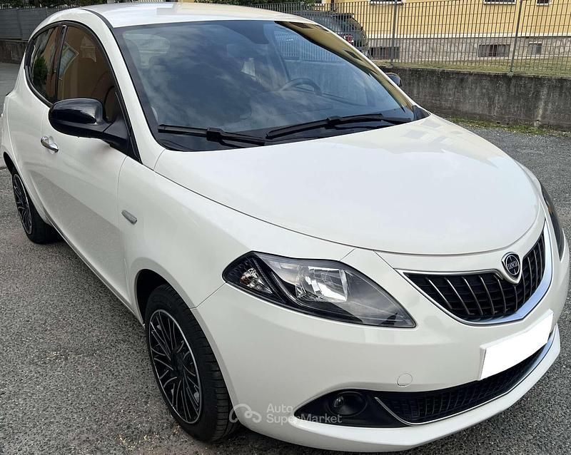 Usata Lancia Ypsilon Gold 69 CV (50 kW) 2022 Bianco Utilitaria