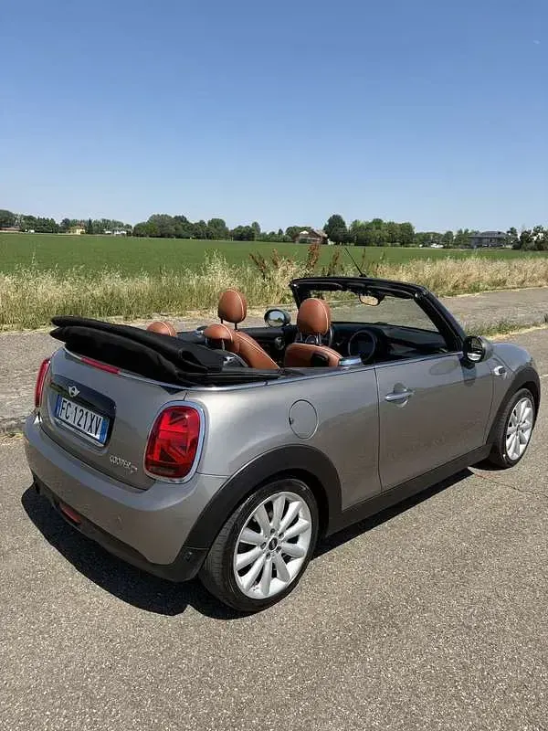 Usata Mini Cooper D Cabriolet Hype 116 CV (85 kW) 2016 Grigio Cabrio