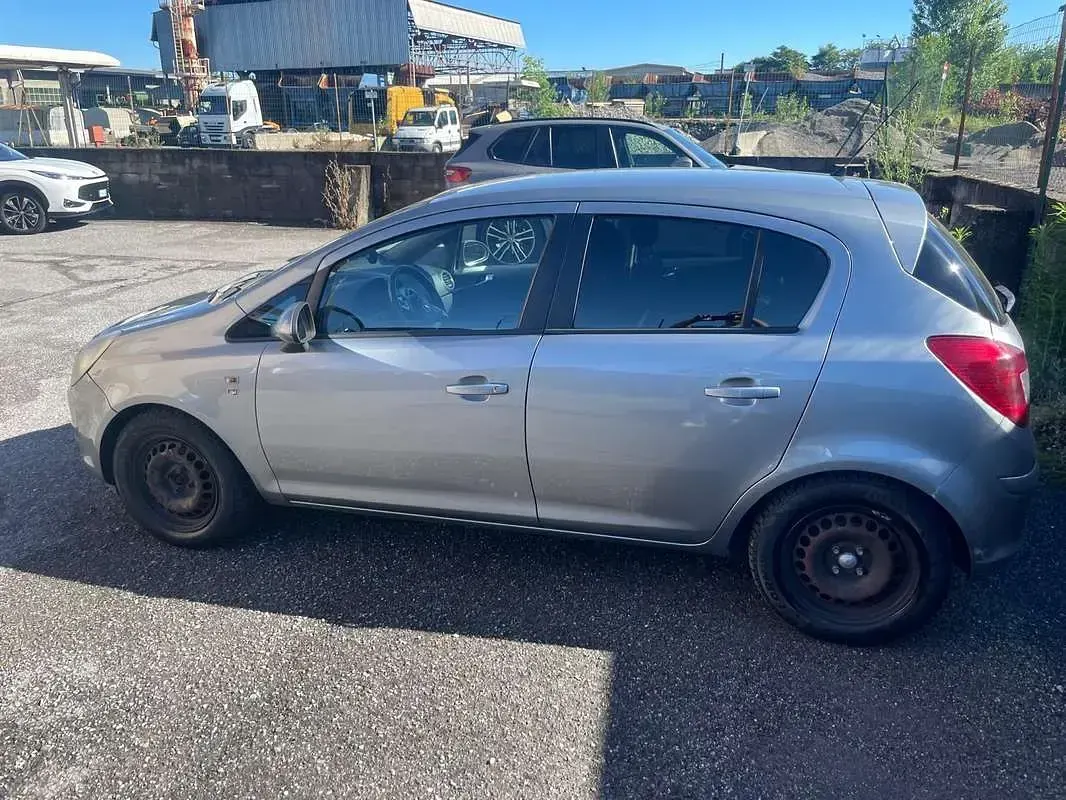Usata Opel Corsa 86 CV (63 kW) 2010 Grigio Utilitaria
