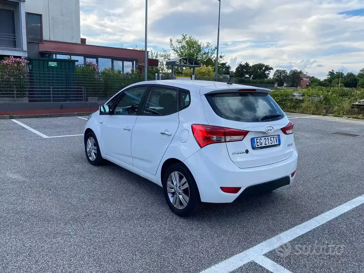 Usata Hyundai ix20 Comfort 90 CV (66 kW) 2011 Bianco Utilitaria