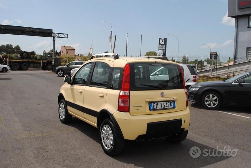 Second-hand Fiat Panda 4x4 Climbing 69 CP (50 kW) 2012 Galben Hatchback