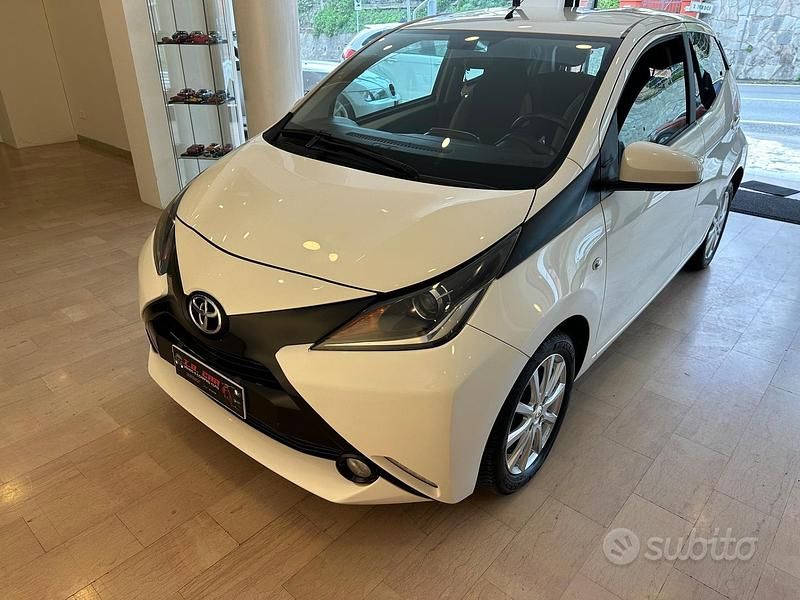 Bianco Usata 2015 Toyota Aygo X-clusiv Due volumi | 7500 € (Buon prezzo) - Immagine 1/4