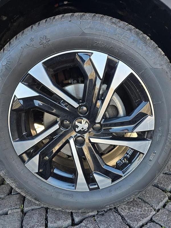 Usata Peugeot 2008 Allure 100 CV (73 kW) 2023 Arancione SUV