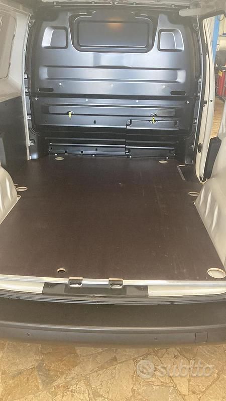 Bianco Usata 2022 Opel Vivaro Furgone | 17.500 € (Ottimo prezzo) - Immagine 1/2