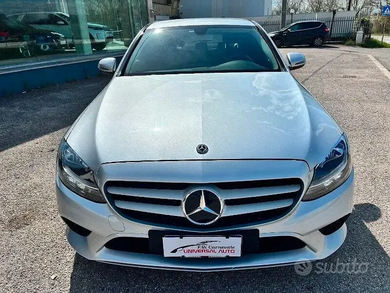 Usata Mercedes C180 Business 122 CV (89 kW) 2019 Argento iridio metallizzato Berlina
