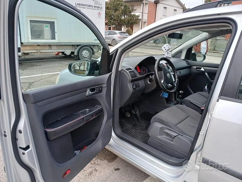 Usata VW Touran 2010 Grigio Monovolume