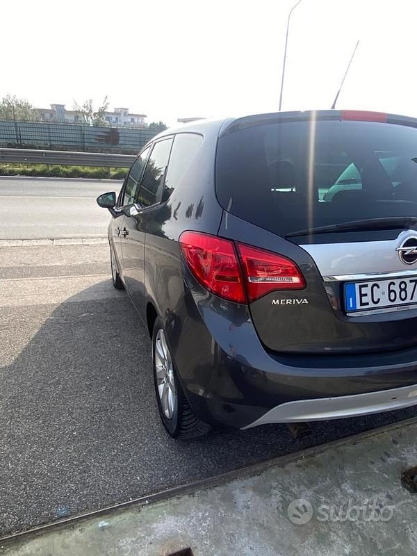 Usata Opel Meriva Cosmo 100 CV (73 kW) 2010 Grigio Monovolume