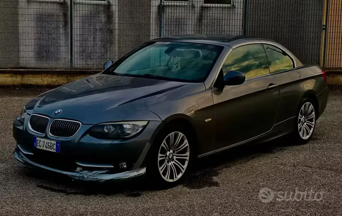 Usata BMW 330 Cabriolet 245 CV (180 kW) 2010 Blu Cabrio
