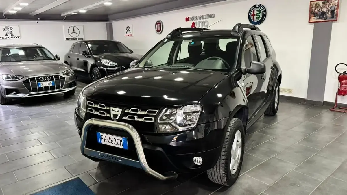 Usado Dacia Duster Lauréate 114 CV (83 kW) 2017 Negro SUV