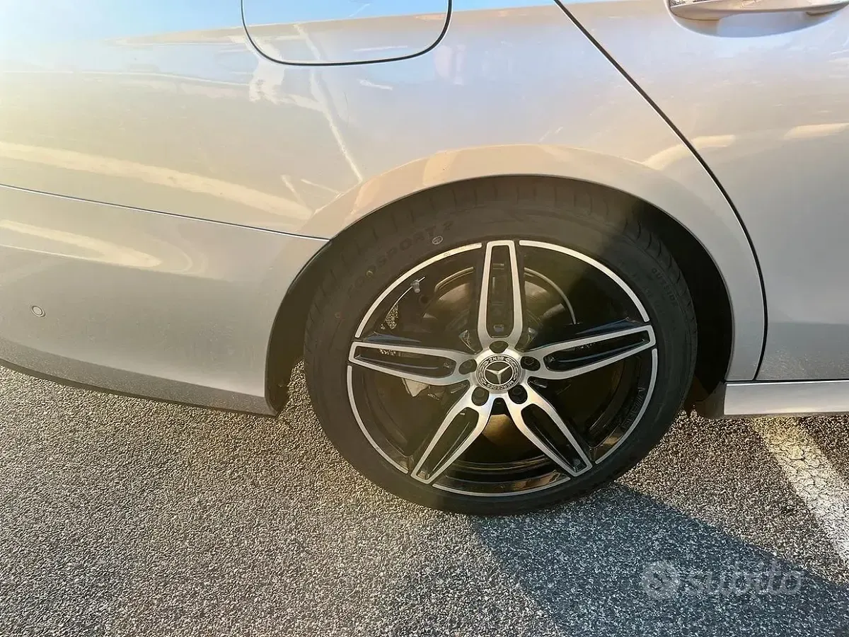 Usata Mercedes E220 AMG line 184 CV (135 kW) 2018 Grigio Station wagon