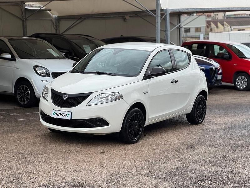 Bianco Usata 2020 Lancia Ypsilon S Due volumi | 9900 € (Ottimo prezzo) - Immagine 1/4