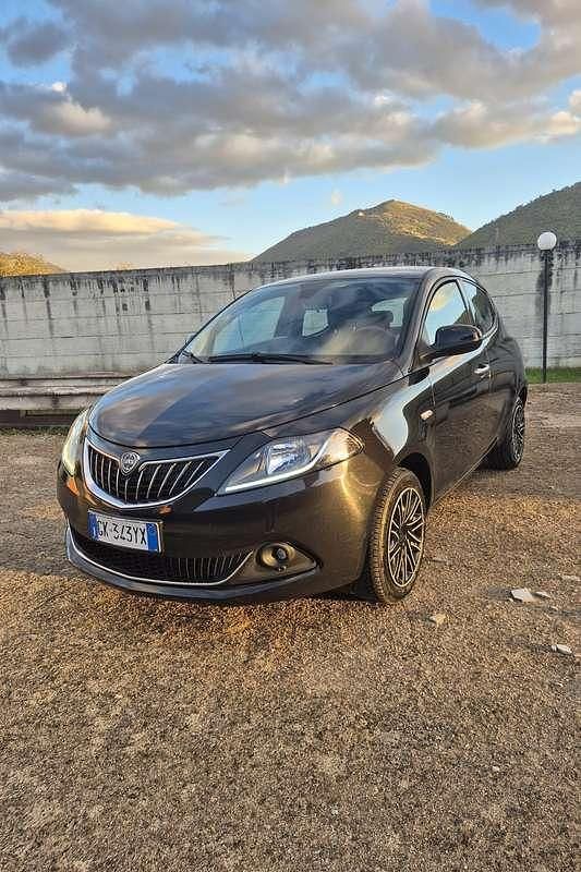 Nero Usata 2022 Lancia Ypsilon Gold Due volumi | 10.500 € (Buon prezzo) - Immagine 1/4