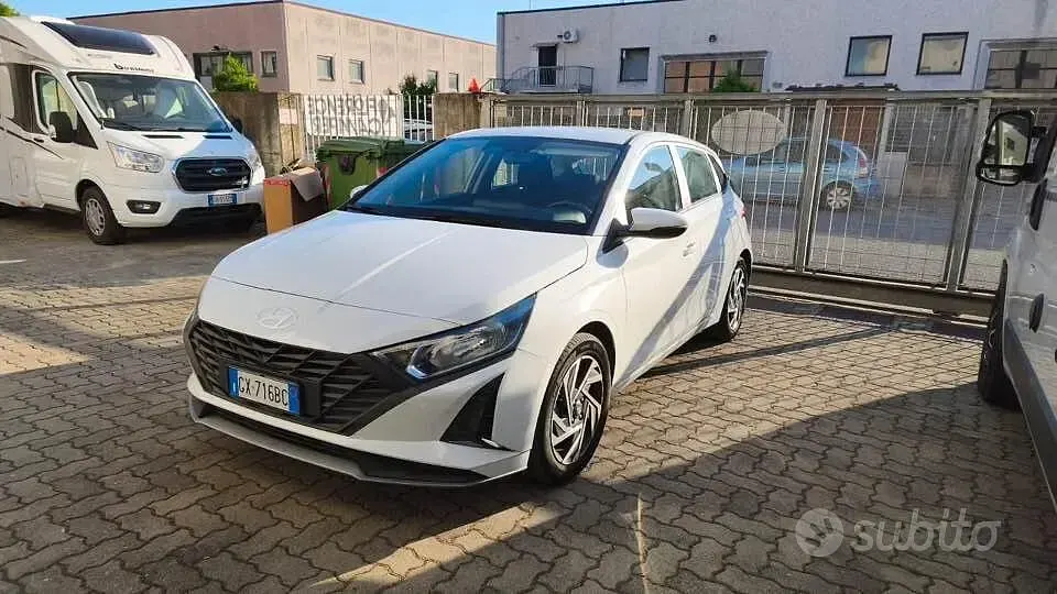 Usata Hyundai i20 78 CV (57 kW) 2024 Bianco Utilitaria