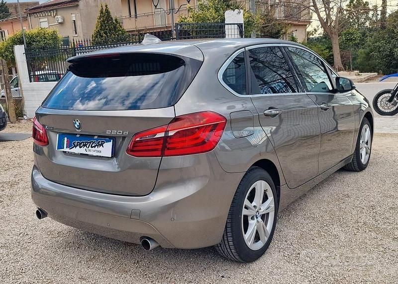 Begagnad BMW 220 Efficient Dynamics 190 HK (139 kW) 2015 Brun Minibuss