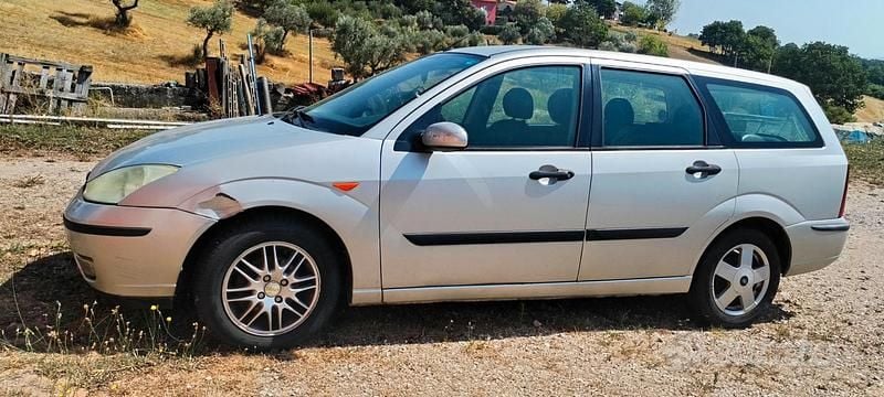 Usata Ford Focus 116 CV (85 kW) 2003 Grigio Station wagon