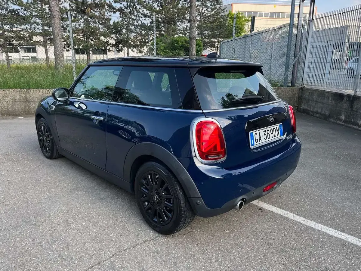 Usata Mini Cooper D 116 CV (85 kW) 2019 Blu/azzurro Utilitaria