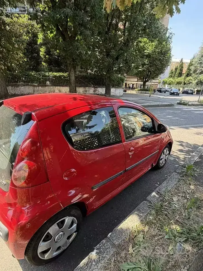 Usata Peugeot 107 68 CV (50 kW) 2009 Rosso Utilitaria