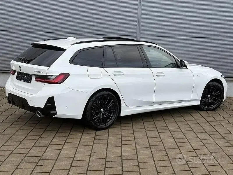 Usata BMW 320e M Sport 190 CV (139 kW) 2025 Bianco Station wagon