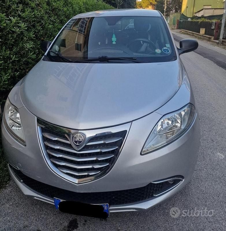 Usata Lancia Ypsilon 80 CV (58 kW) 2013 Grigio Utilitaria
