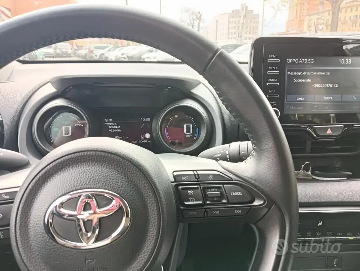 Usata Toyota Yaris 120 CV (88 kW) 2023 Grigio Utilitaria