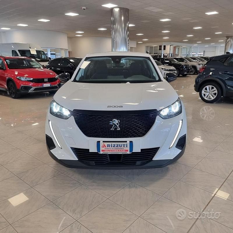 Usata Peugeot 2008 Active 110 CV (80 kW) 2022 Bianco SUV