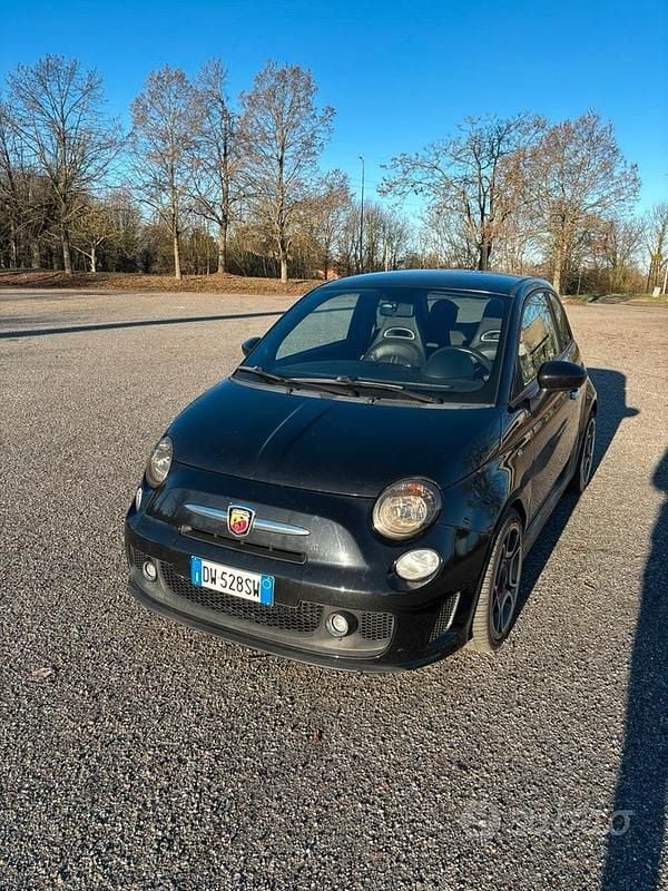 Nero Usata 2009 Abarth 500 Tre volumi | 9000 € (Ottimo prezzo) - Immagine 1/4