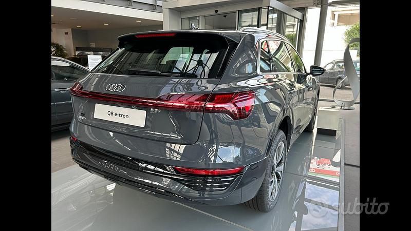 Usata Audi Q8 e-tron Ambiente 22 kW (30 CV) 2023 Grigio SUV