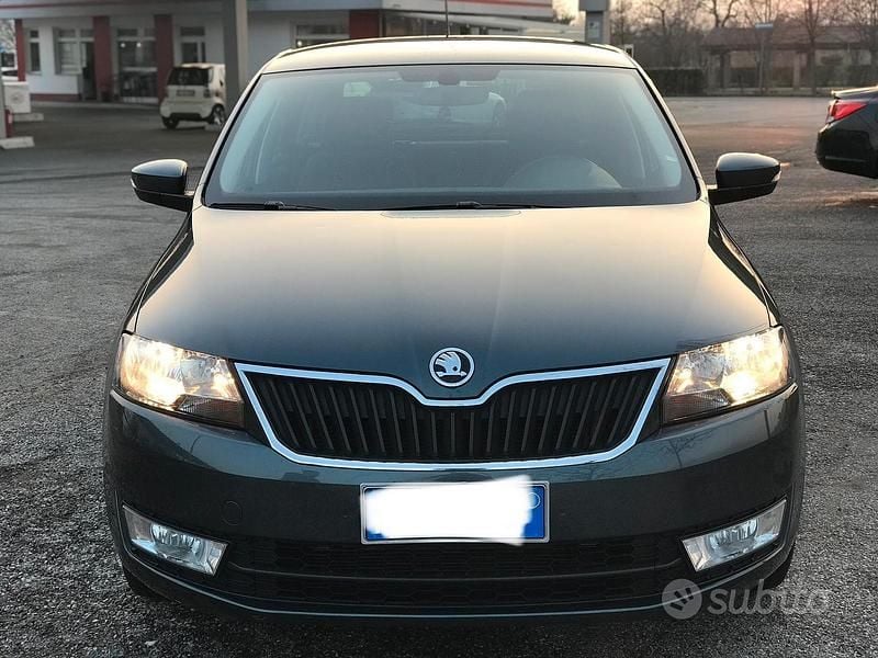 Usata Skoda Rapid 90 CV (66 kW) 2017 Grigio Berlina